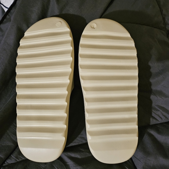 Size 11.5 Brand New One Up Lifestyle slides! - Picture 5 of 5